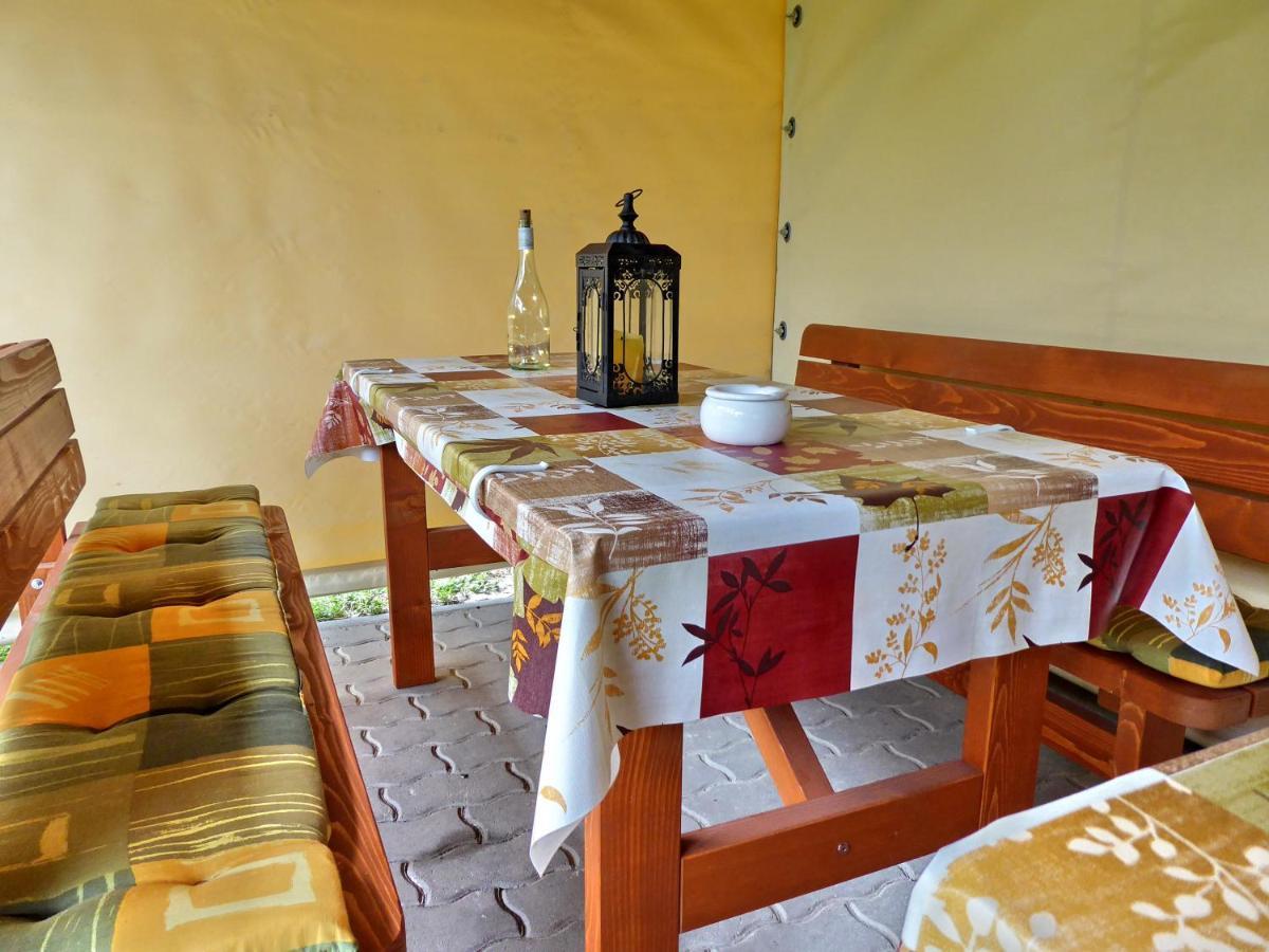 Illes Vendeghaz Hotel Keszthely Luaran gambar