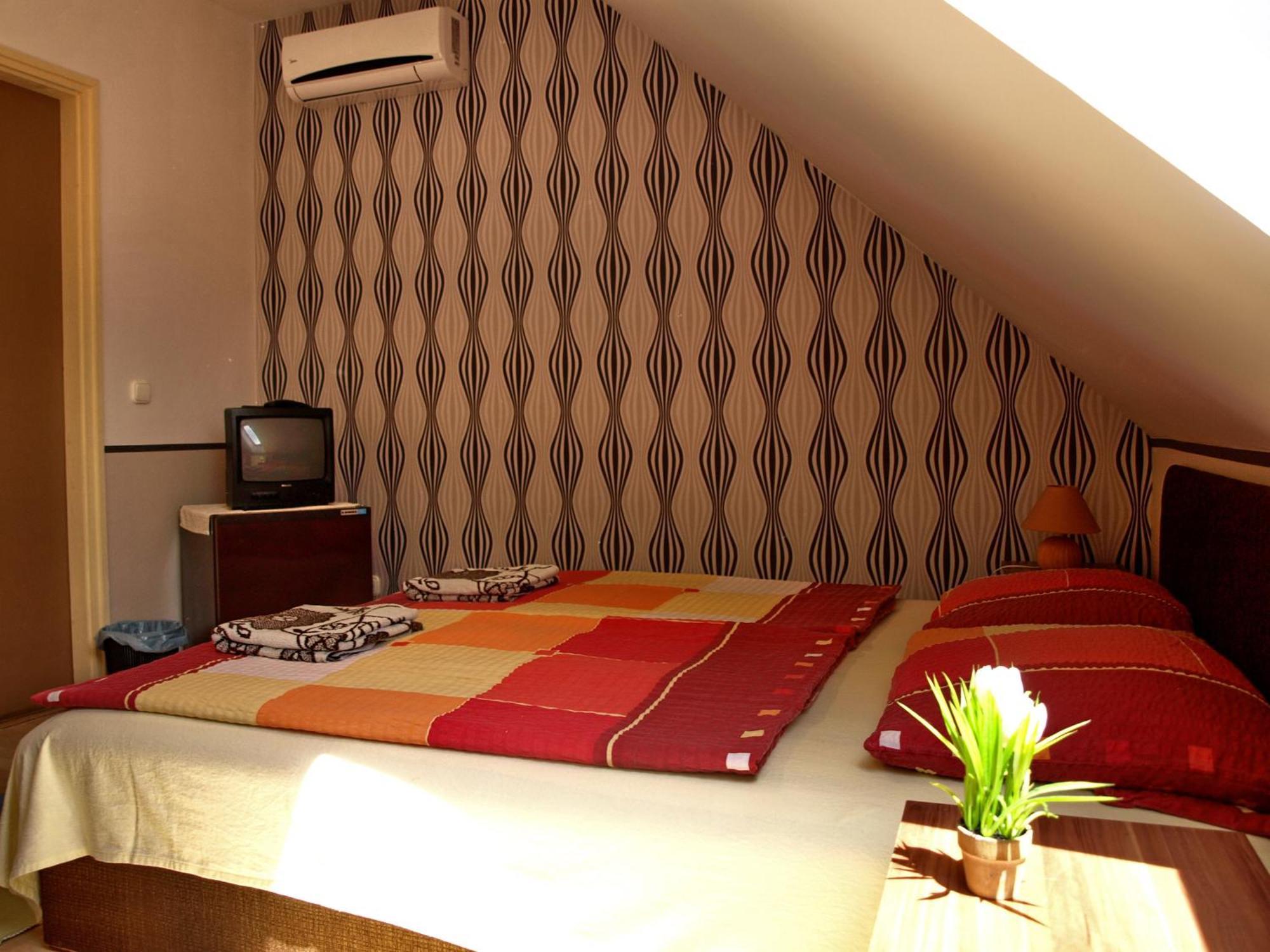 Illes Vendeghaz Hotel Keszthely Luaran gambar