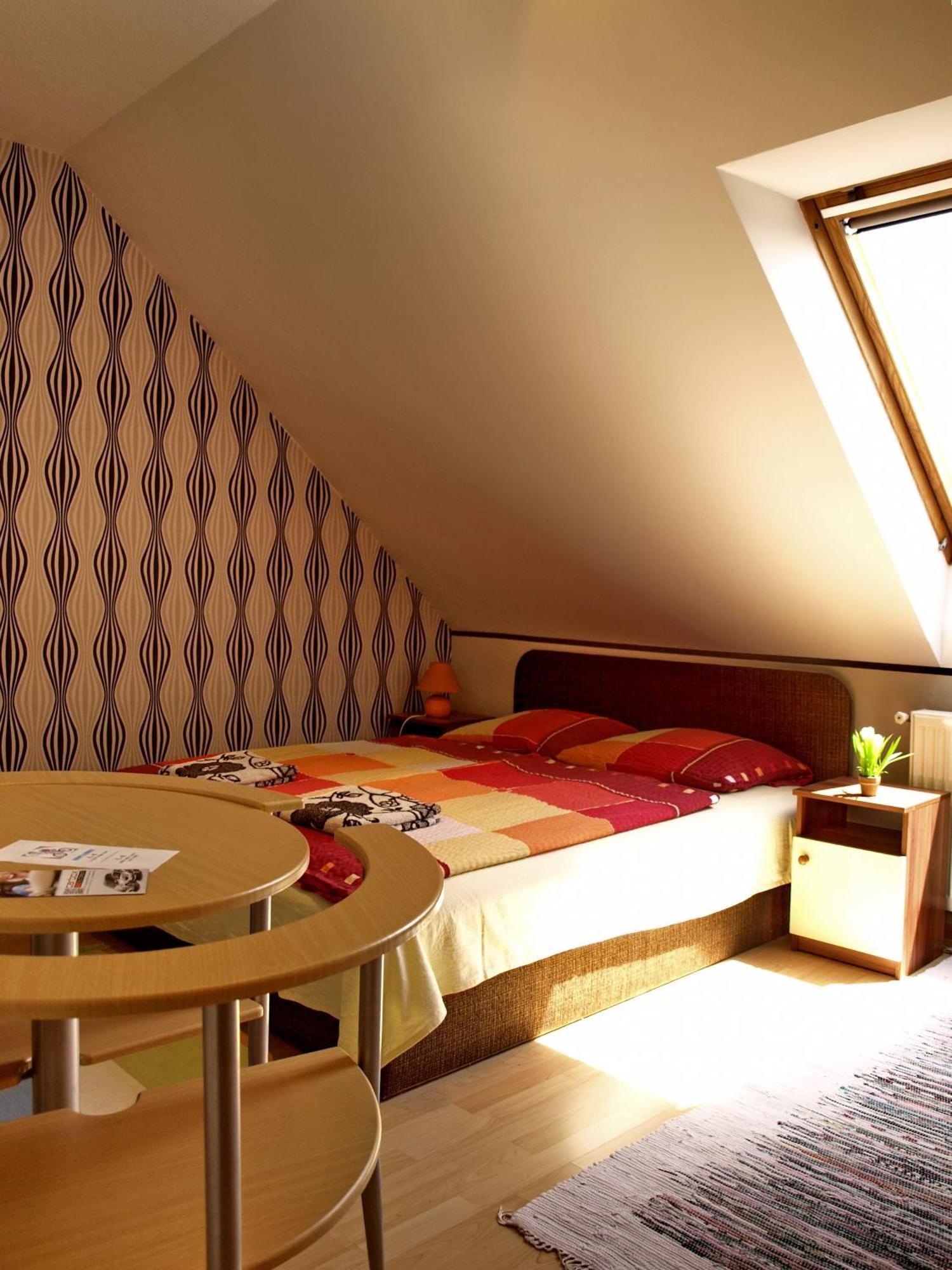 Illes Vendeghaz Hotel Keszthely Luaran gambar