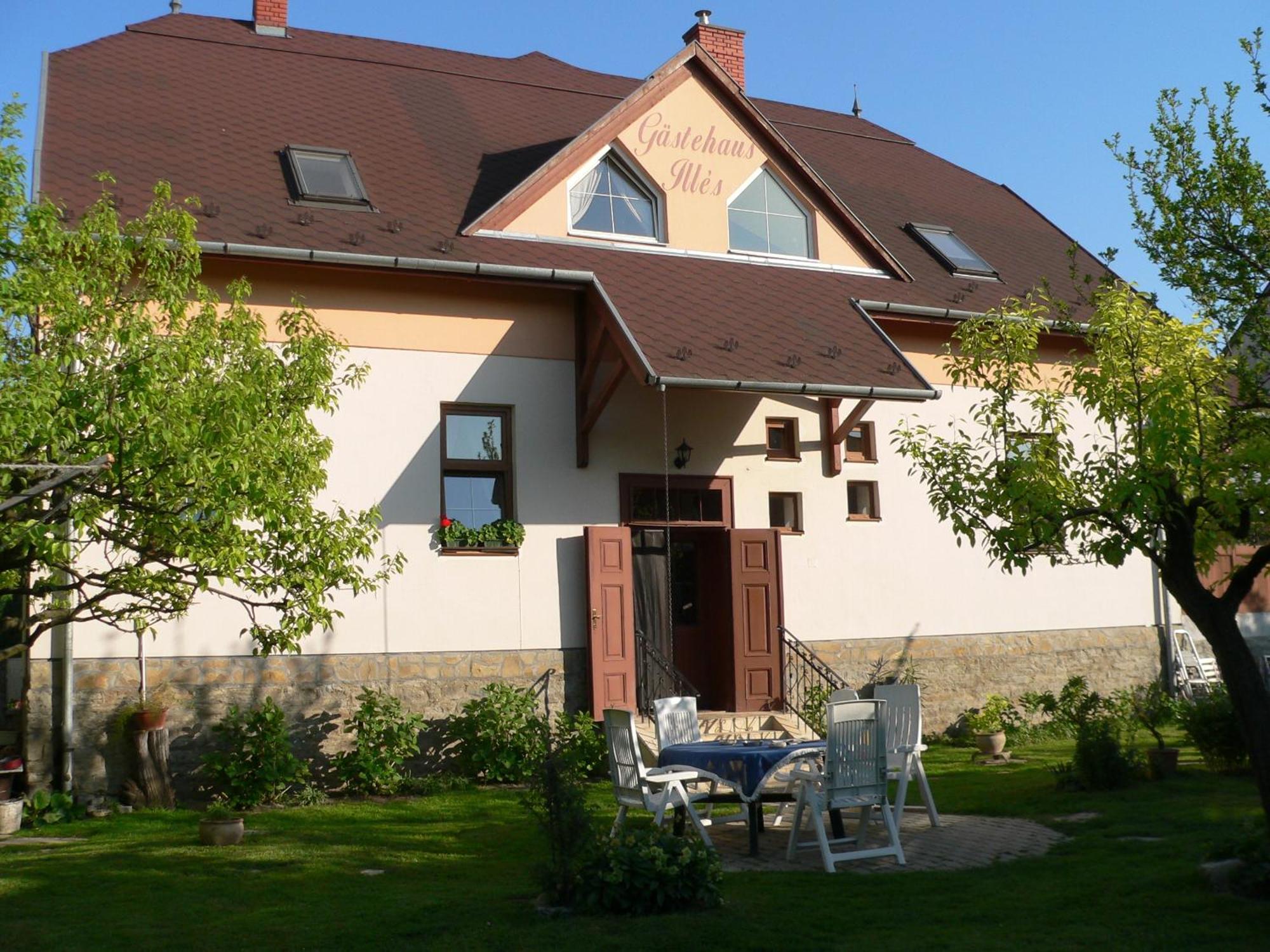Illes Vendeghaz Hotel Keszthely Luaran gambar