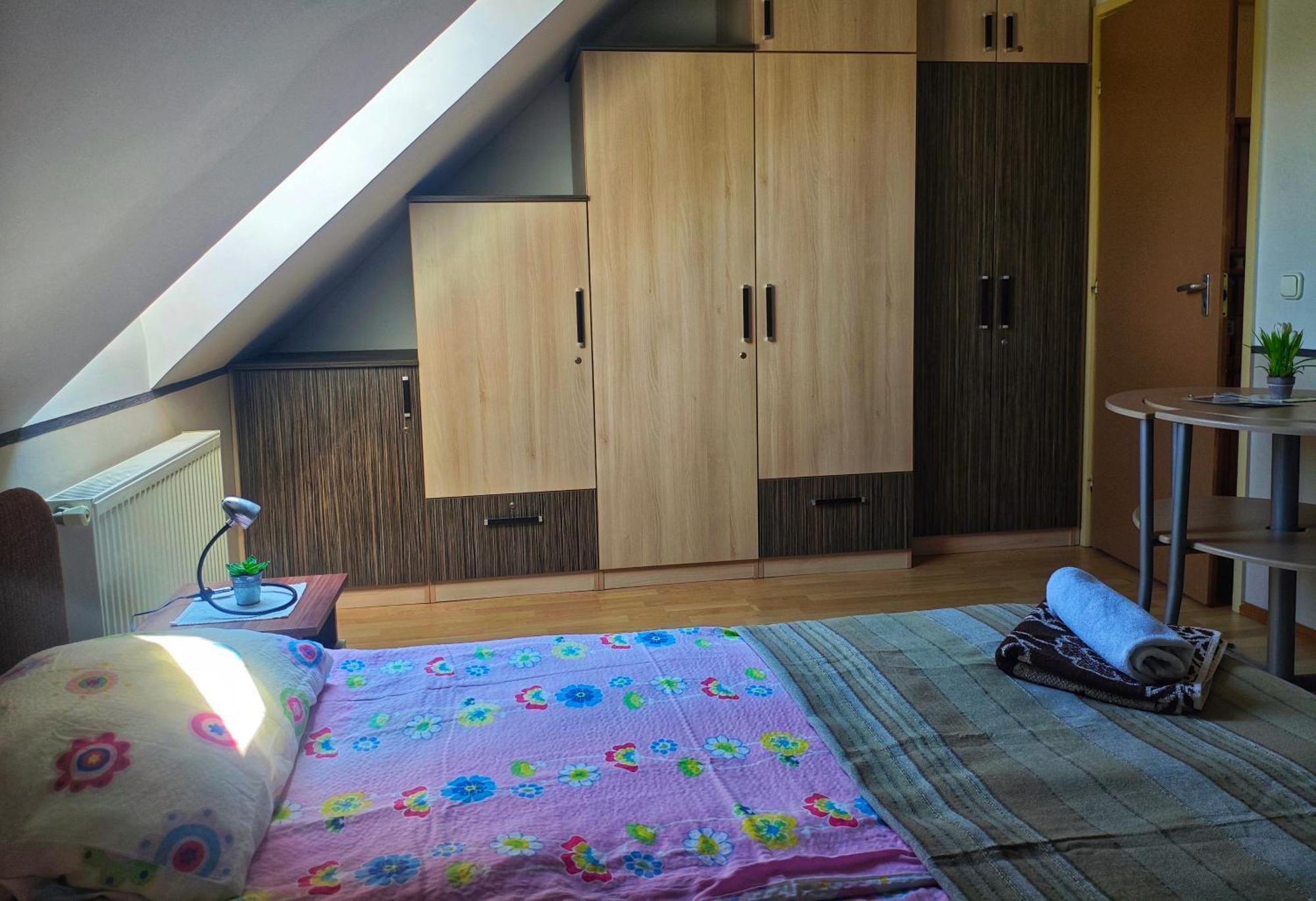 Illes Vendeghaz Hotel Keszthely Luaran gambar