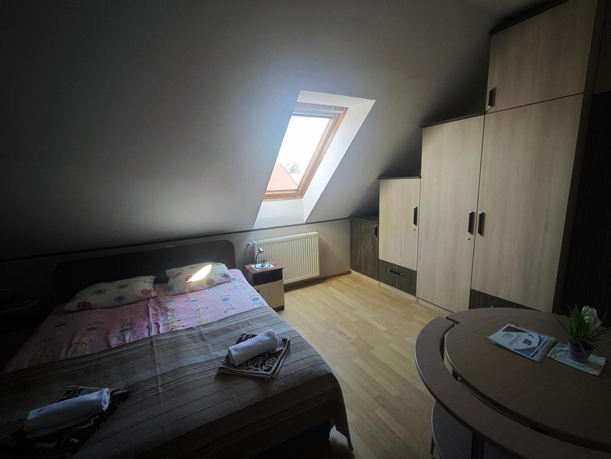 Illes Vendeghaz Hotel Keszthely Luaran gambar