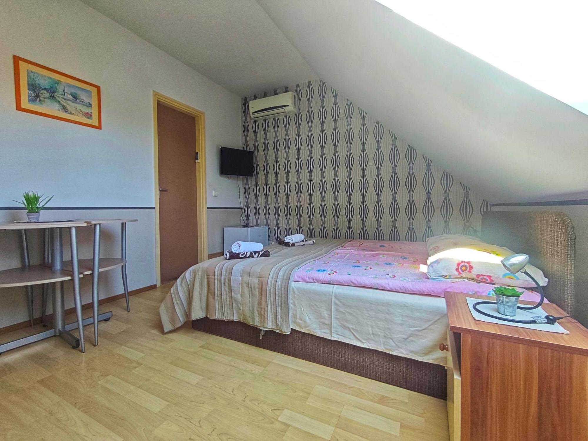 Illes Vendeghaz Hotel Keszthely Luaran gambar