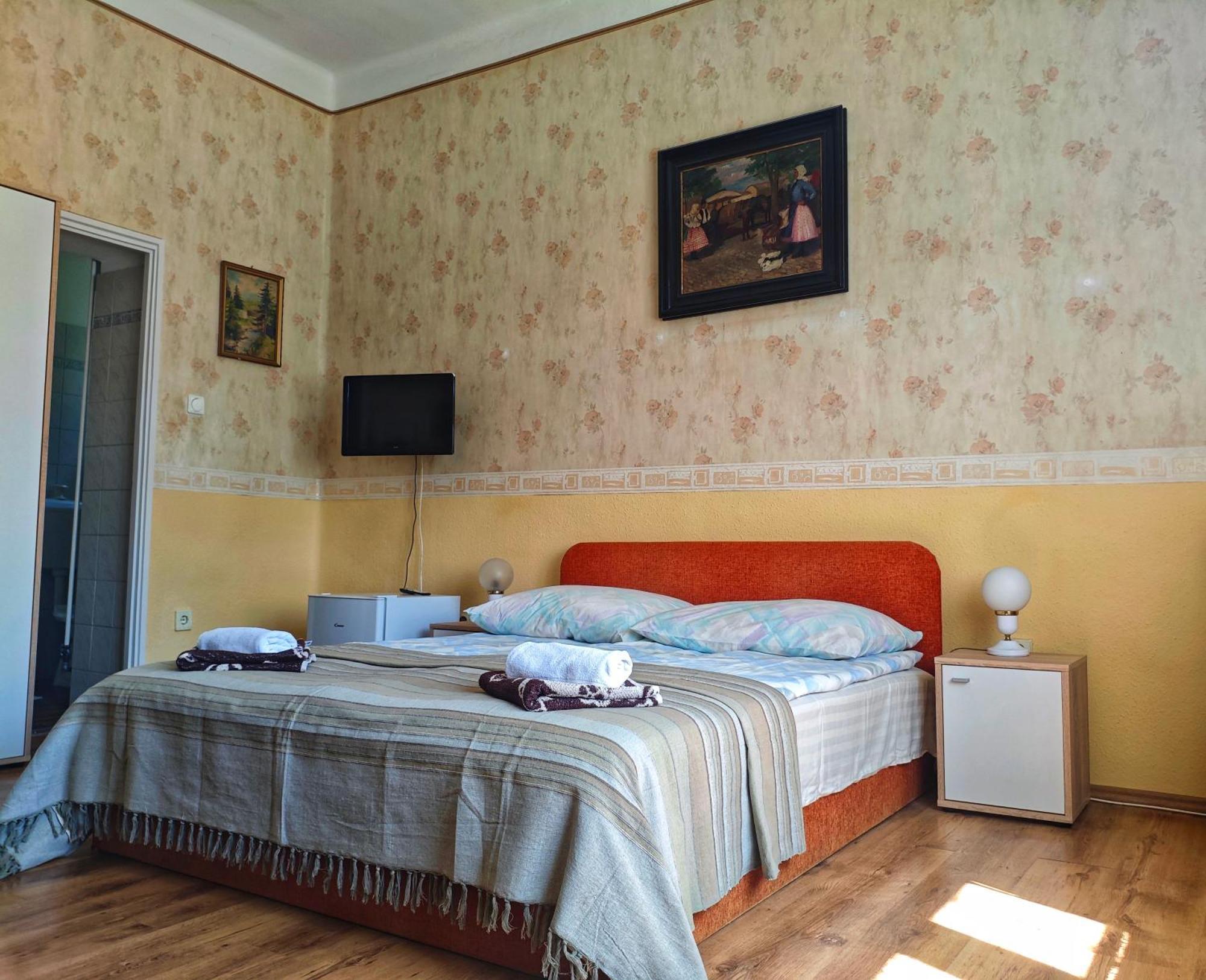 Illes Vendeghaz Hotel Keszthely Luaran gambar