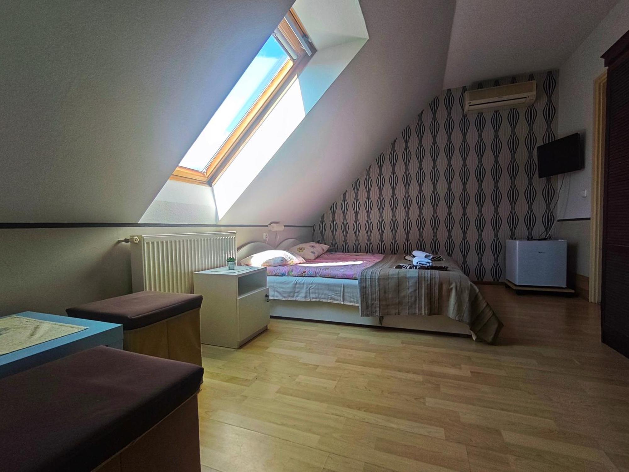 Illes Vendeghaz Hotel Keszthely Luaran gambar