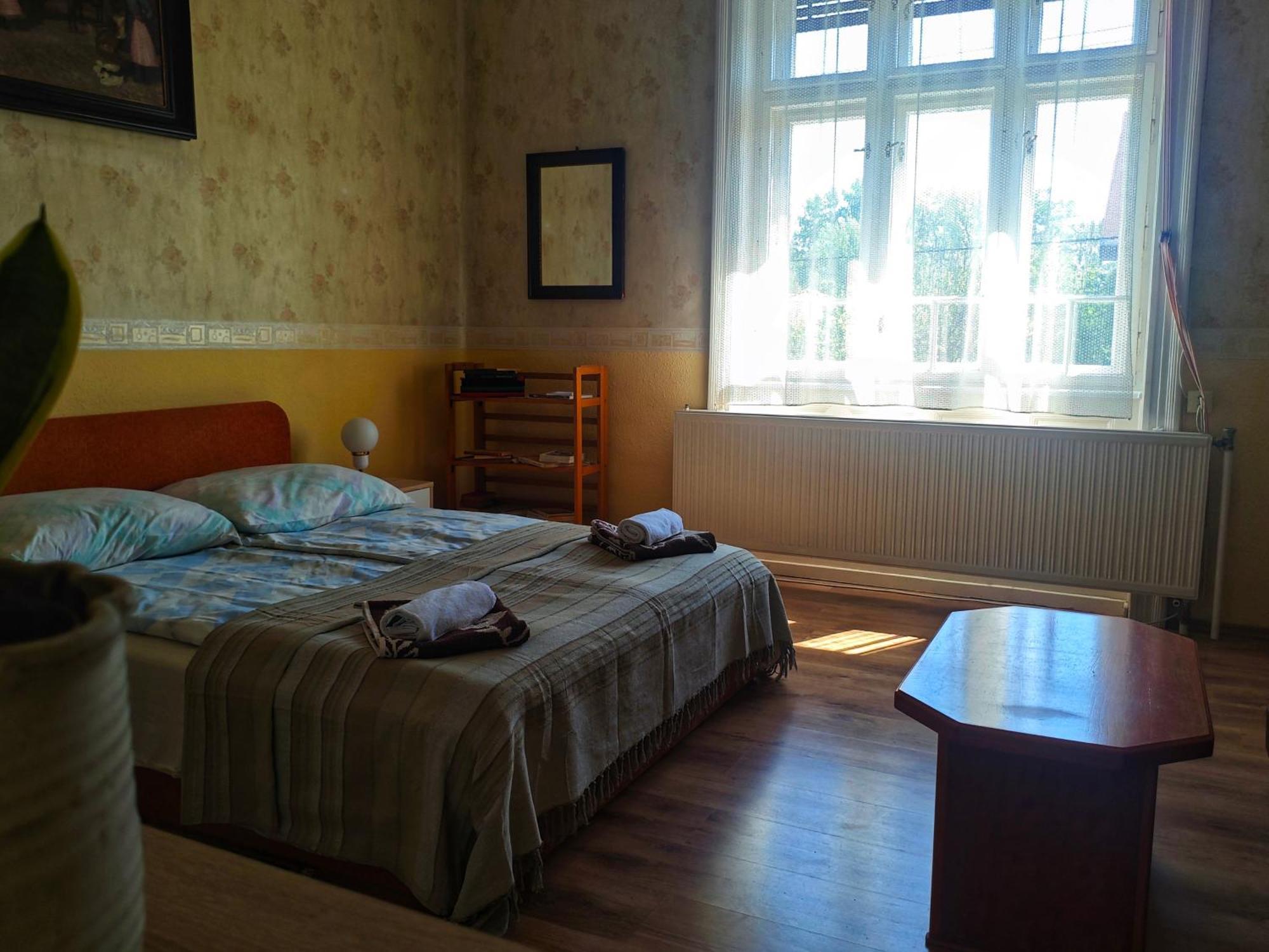 Illes Vendeghaz Hotel Keszthely Luaran gambar