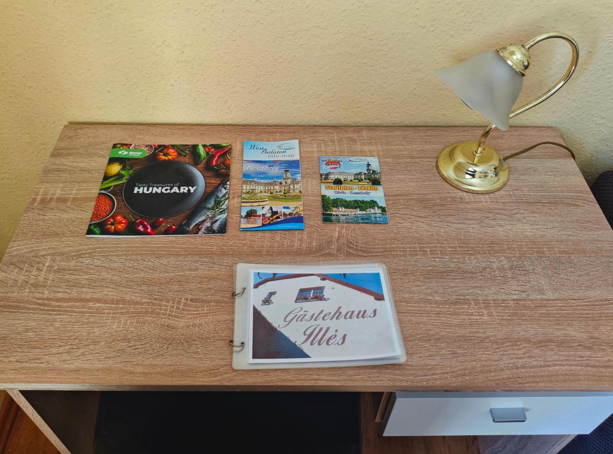 Illes Vendeghaz Hotel Keszthely Luaran gambar