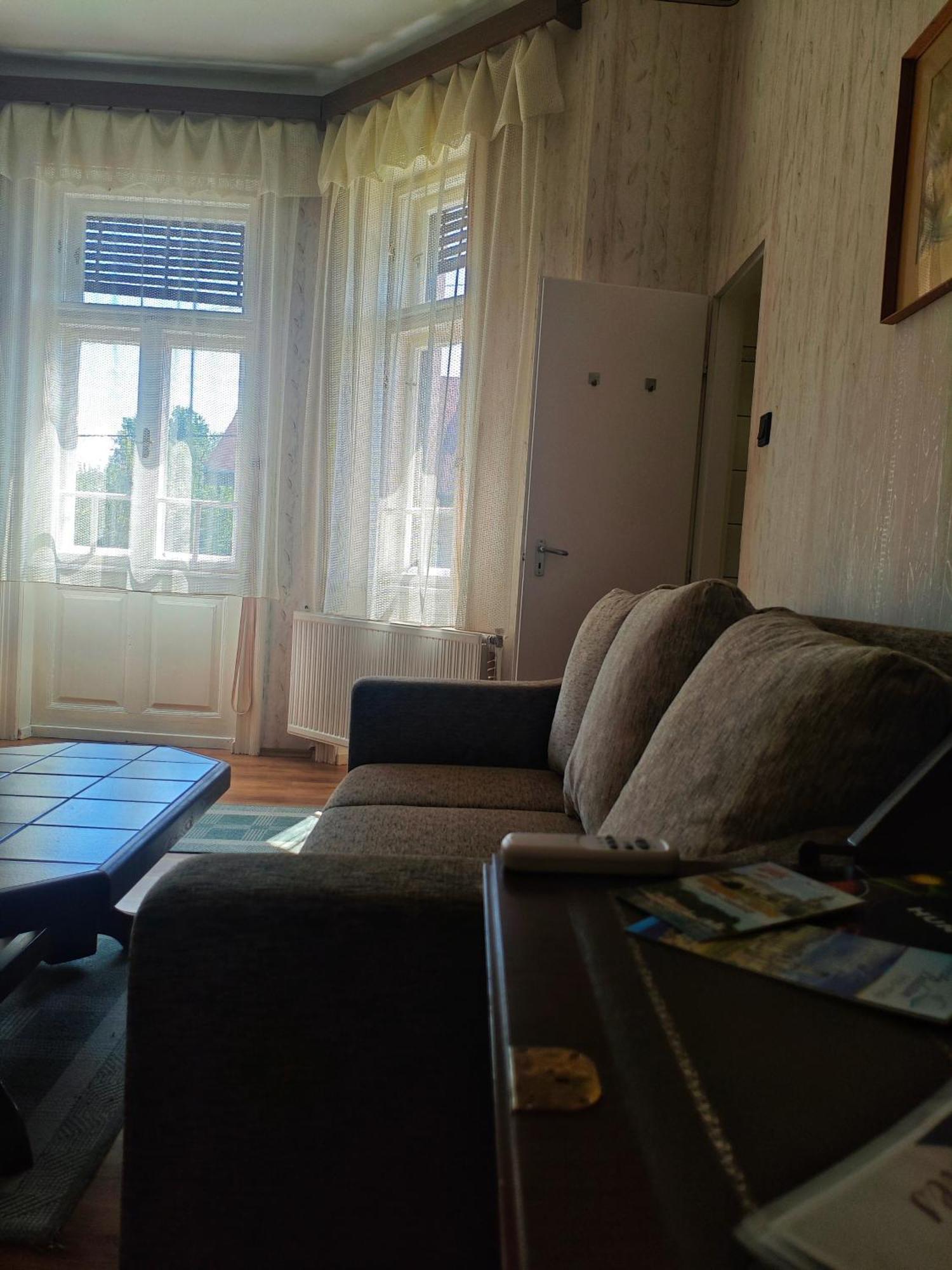 Illes Vendeghaz Hotel Keszthely Luaran gambar