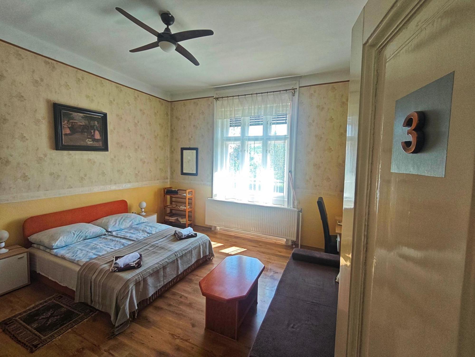 Illes Vendeghaz Hotel Keszthely Luaran gambar
