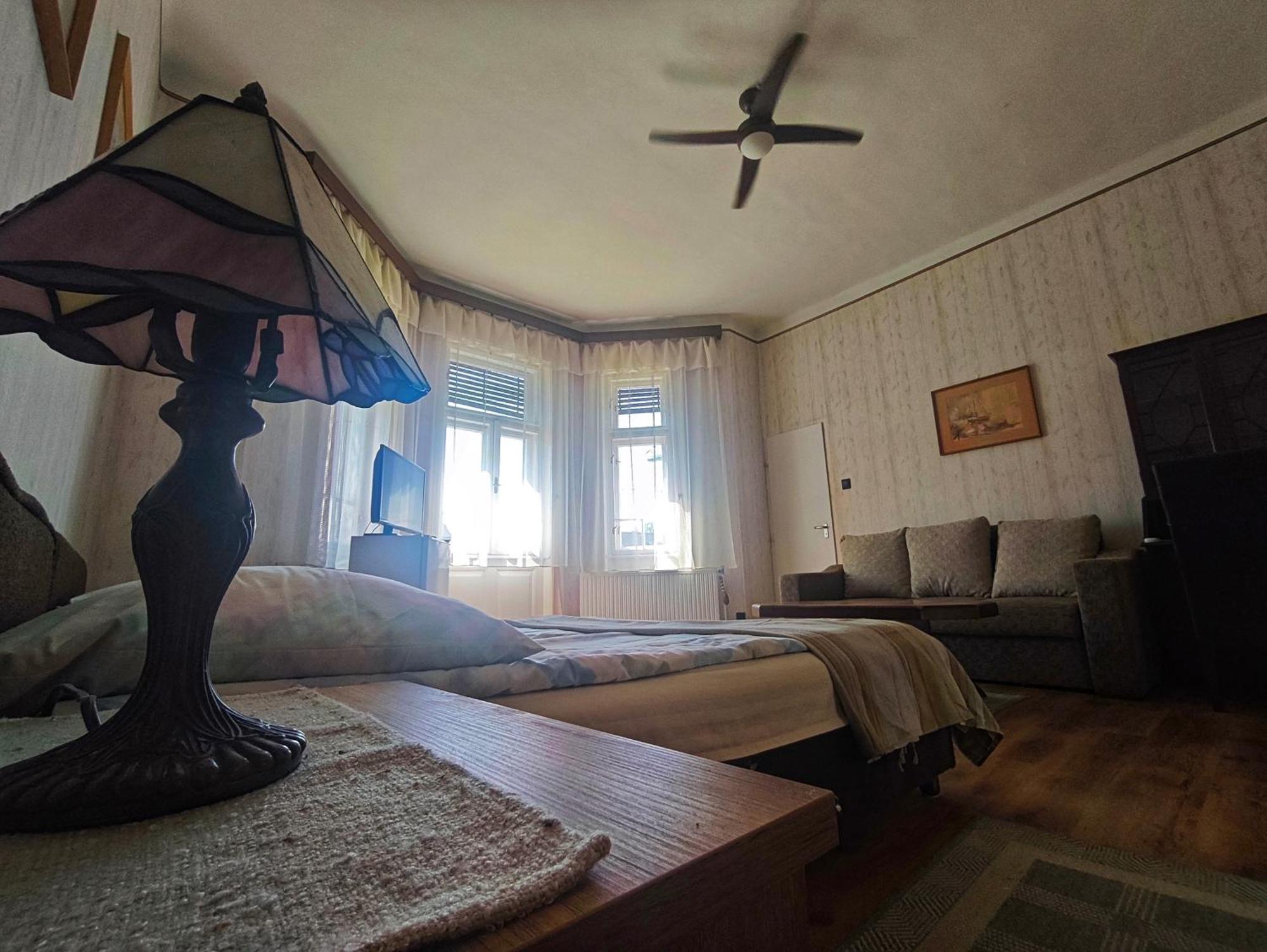 Illes Vendeghaz Hotel Keszthely Luaran gambar