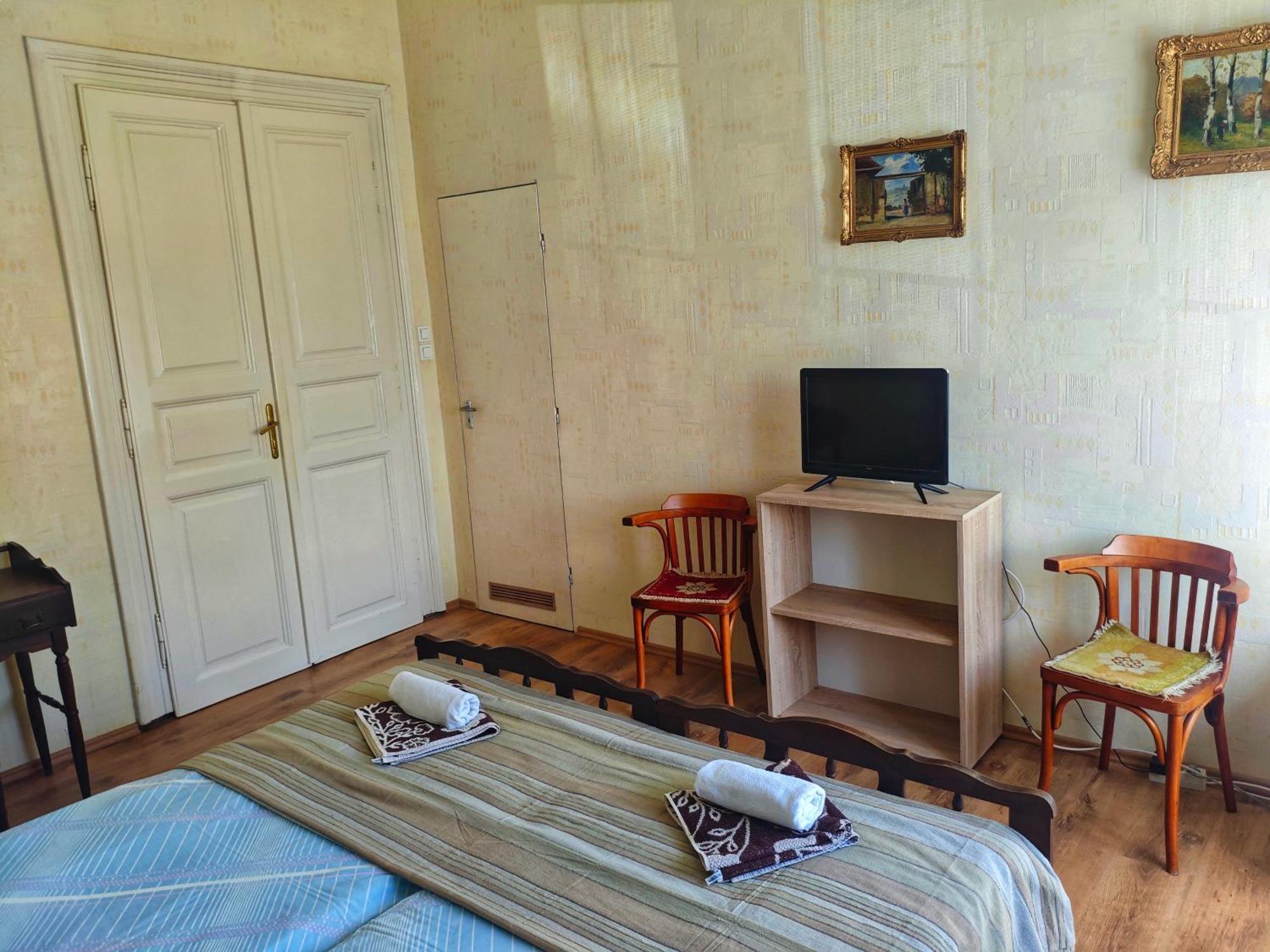 Illes Vendeghaz Hotel Keszthely Luaran gambar