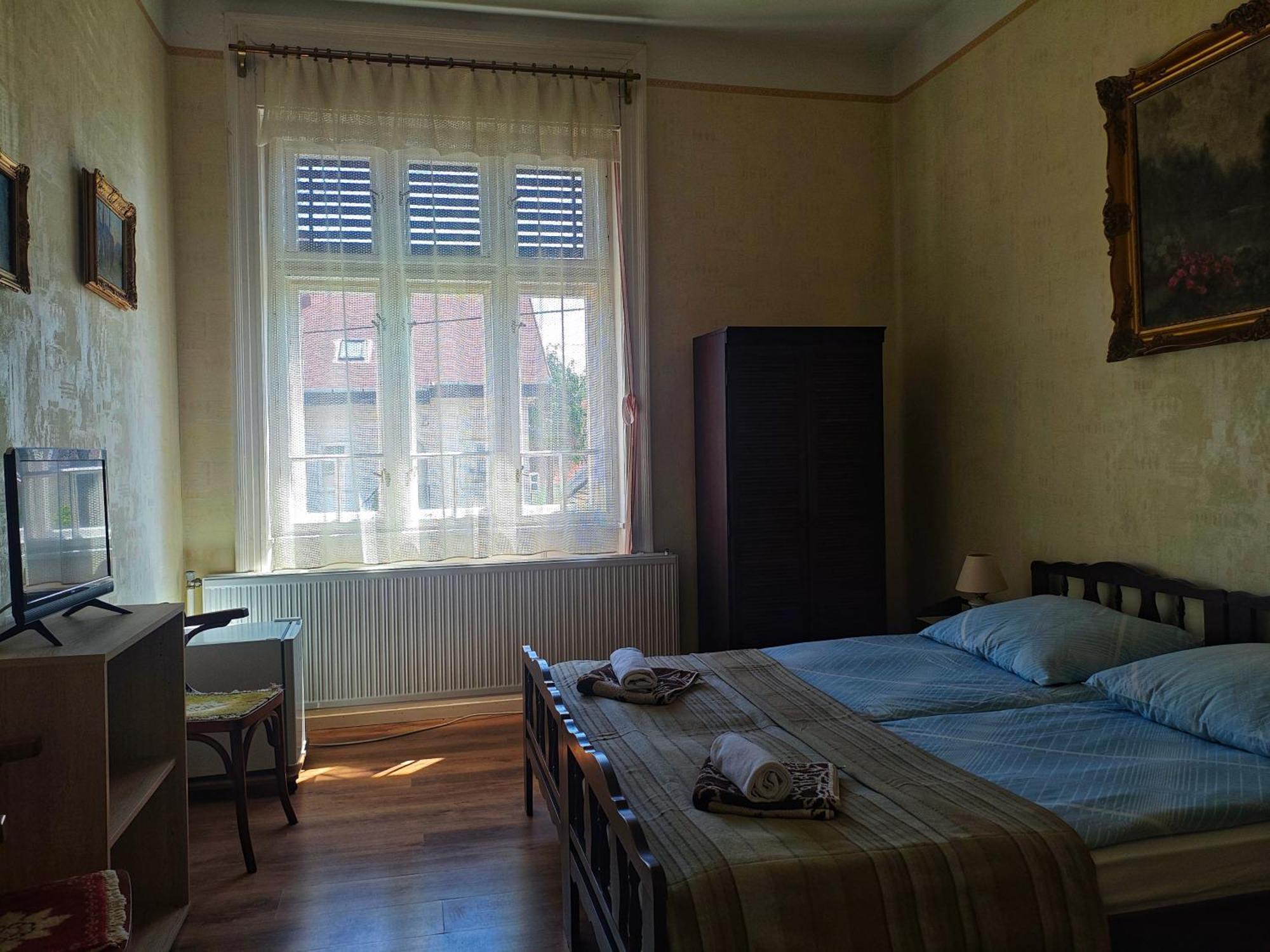 Illes Vendeghaz Hotel Keszthely Luaran gambar