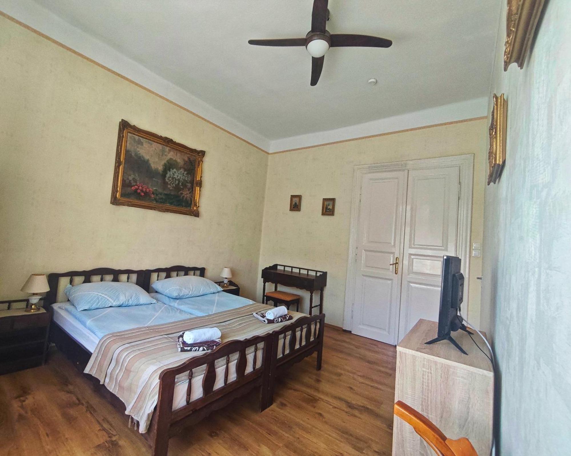 Illes Vendeghaz Hotel Keszthely Luaran gambar