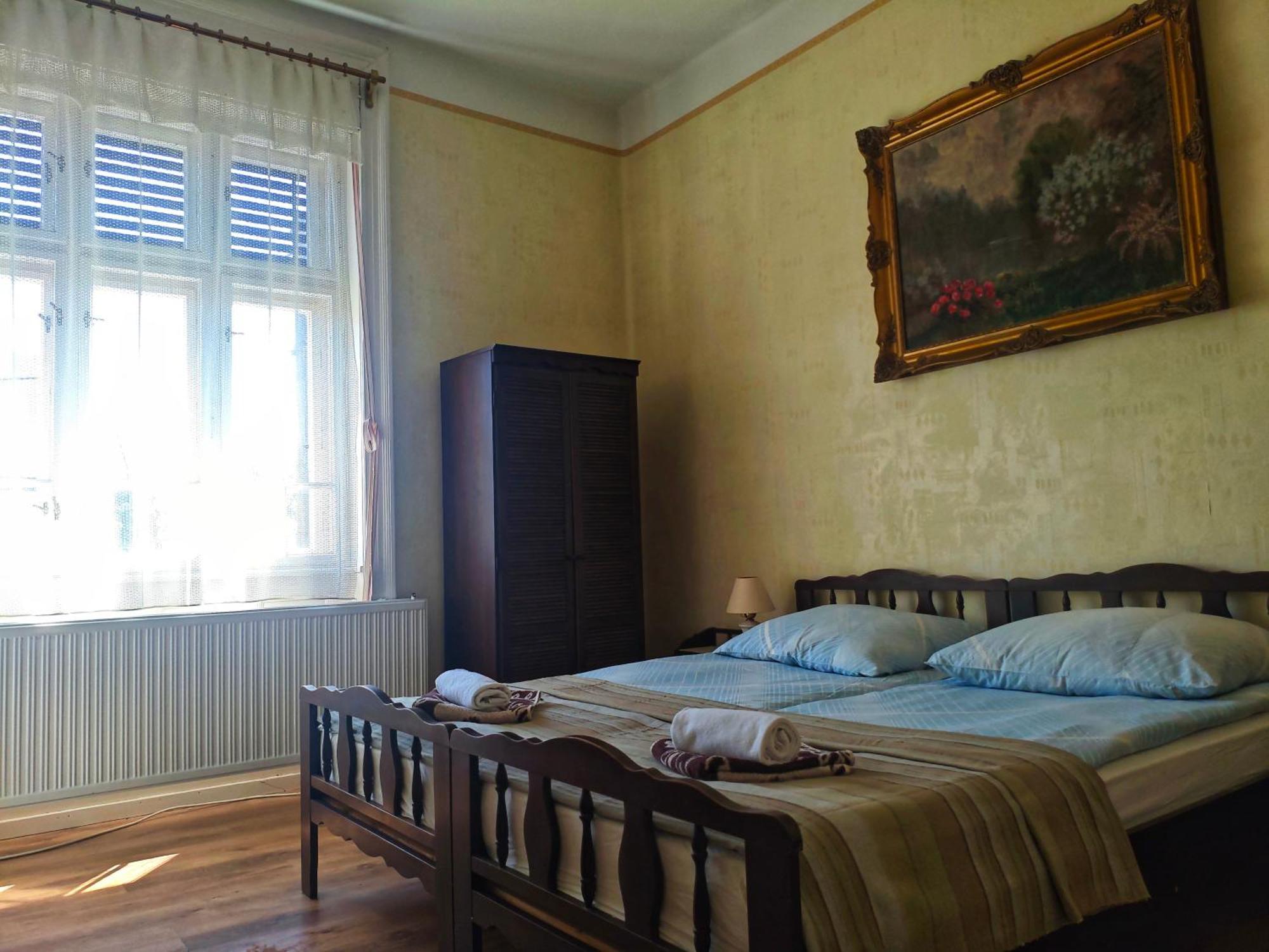 Illes Vendeghaz Hotel Keszthely Luaran gambar