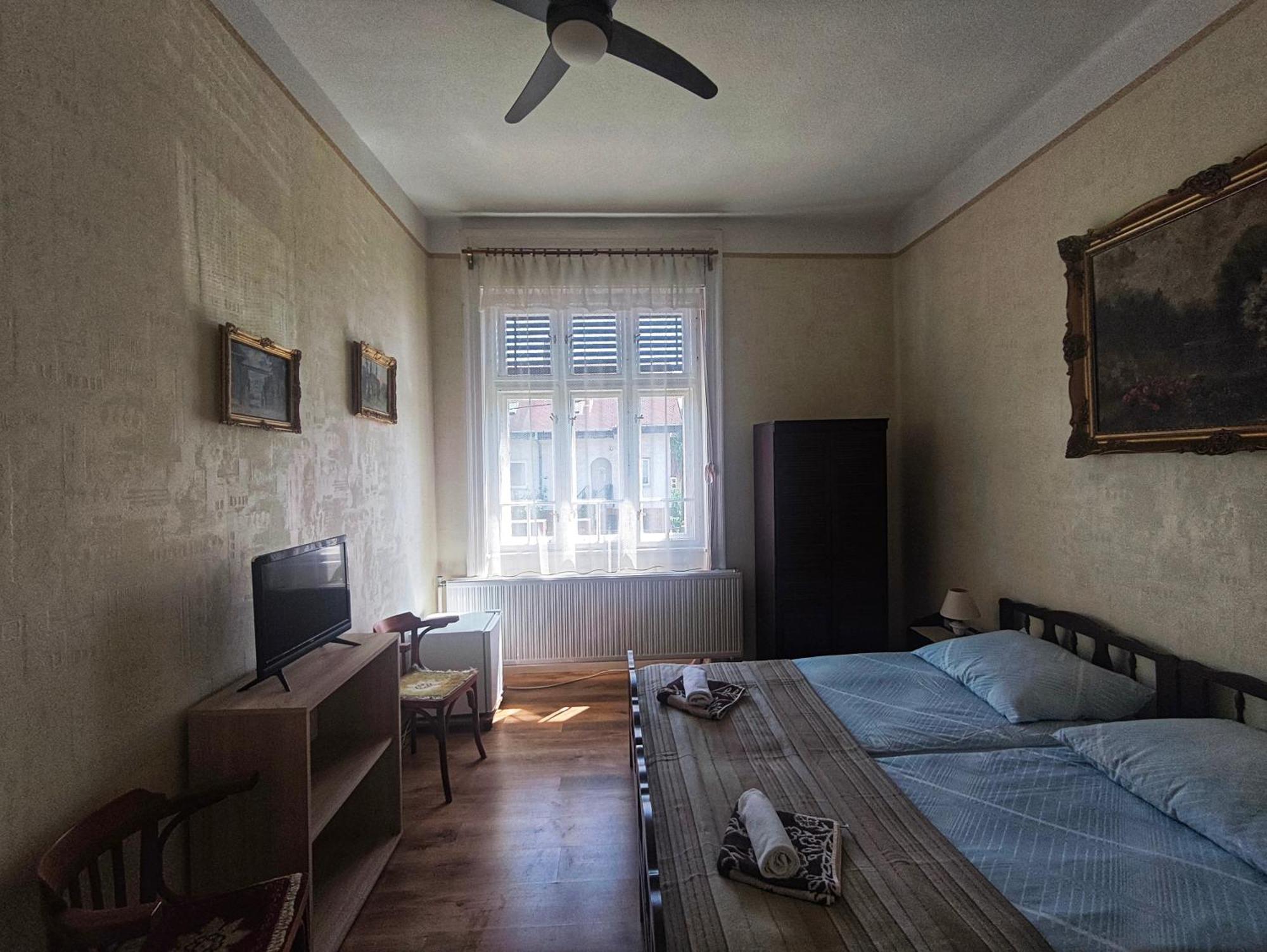 Illes Vendeghaz Hotel Keszthely Luaran gambar