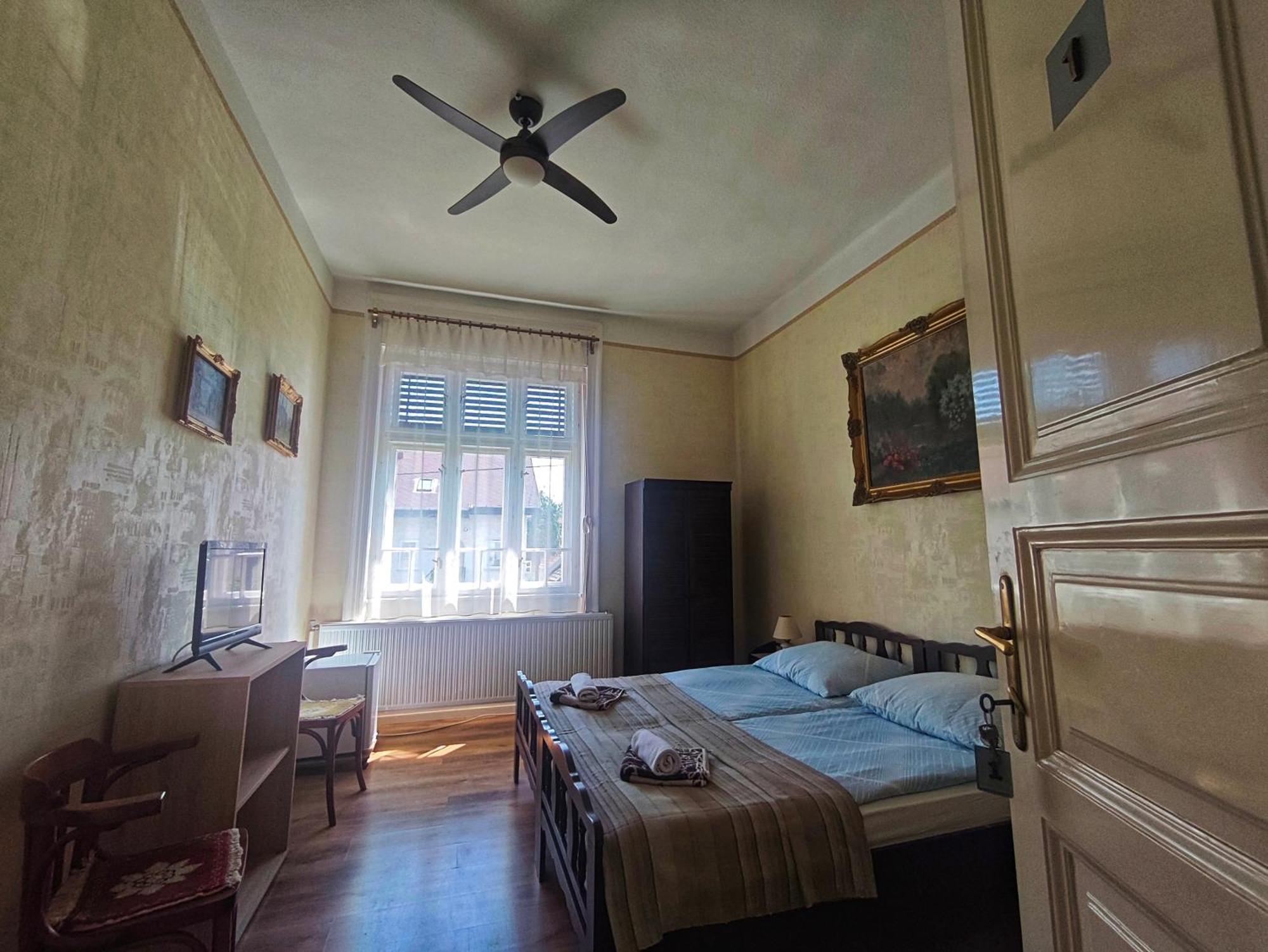 Illes Vendeghaz Hotel Keszthely Luaran gambar