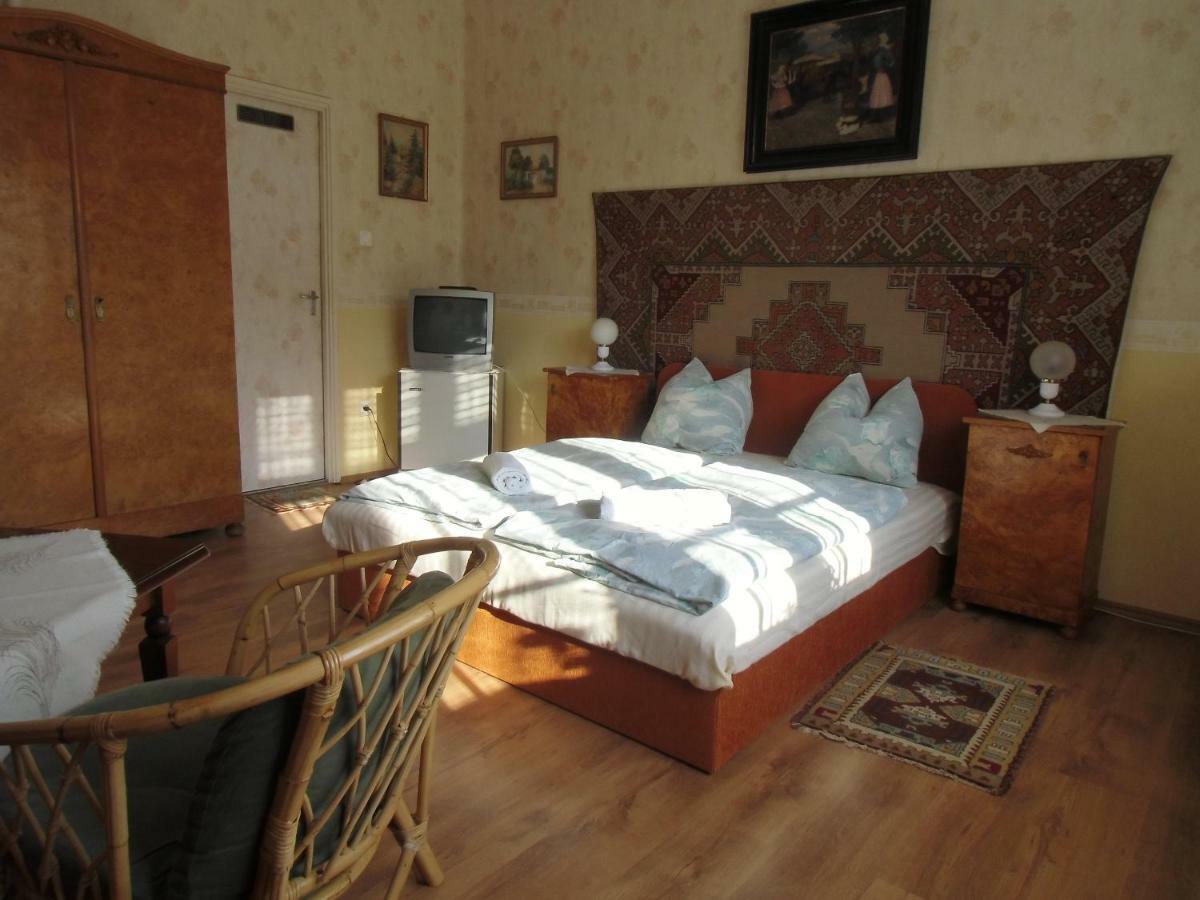 Illes Vendeghaz Hotel Keszthely Luaran gambar
