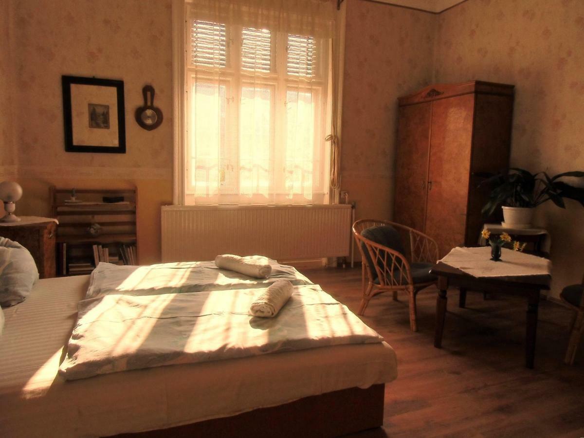 Illes Vendeghaz Hotel Keszthely Luaran gambar