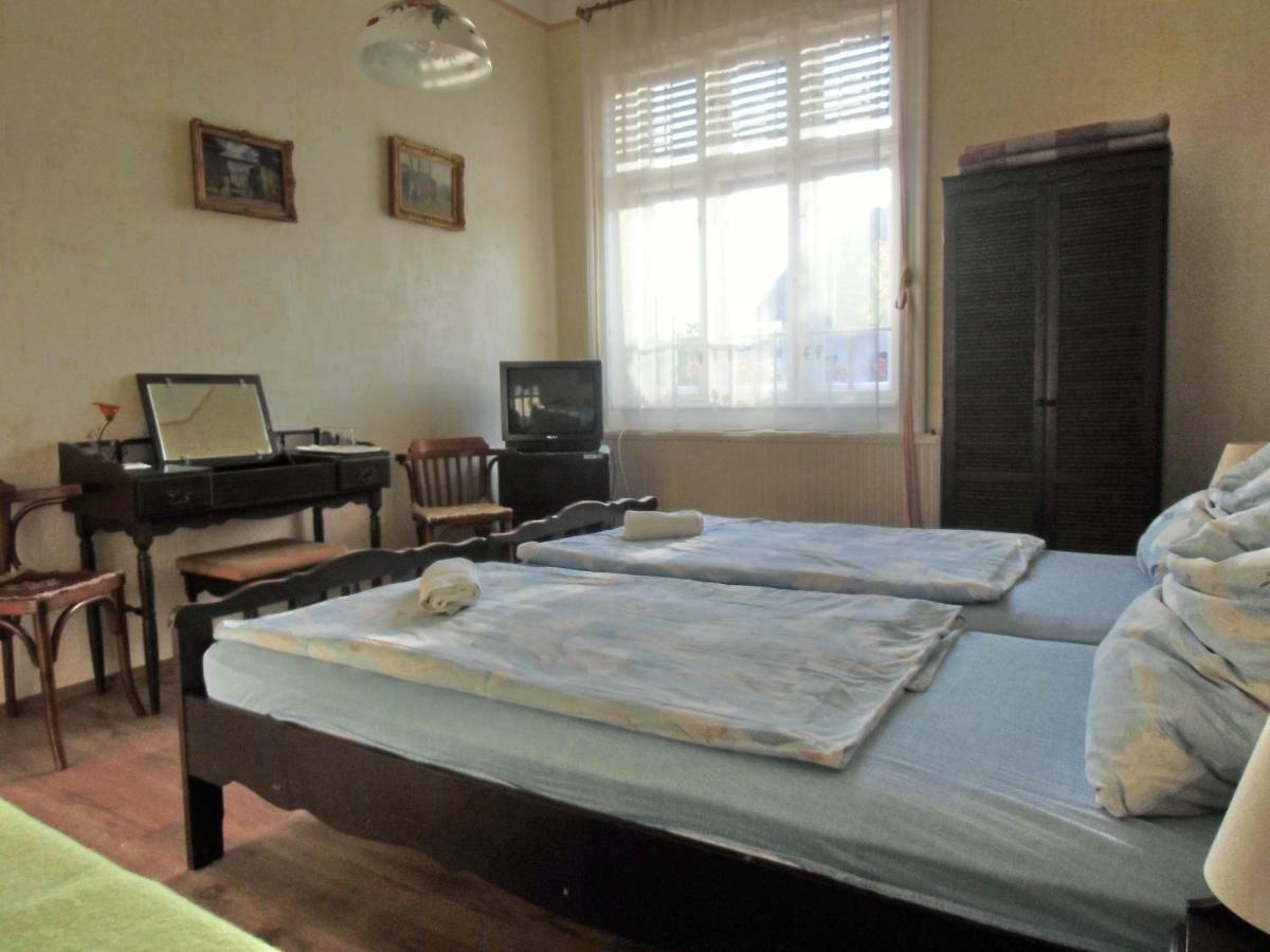 Illes Vendeghaz Hotel Keszthely Luaran gambar