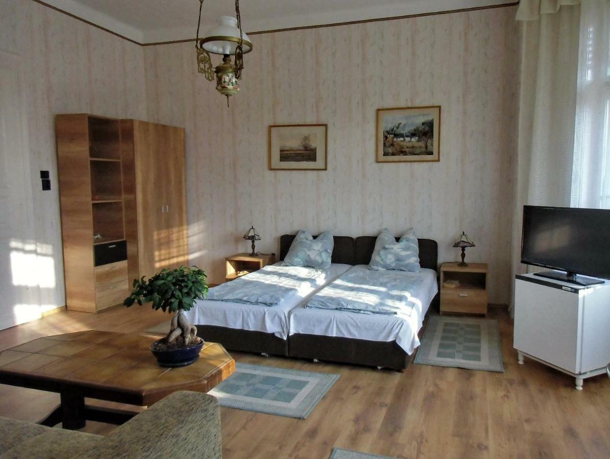 Illes Vendeghaz Hotel Keszthely Luaran gambar