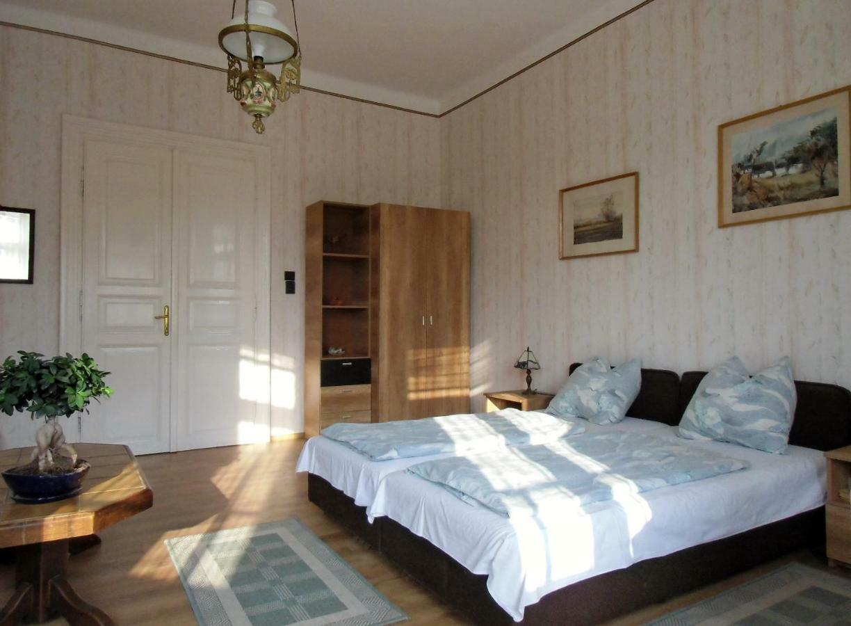 Illes Vendeghaz Hotel Keszthely Luaran gambar